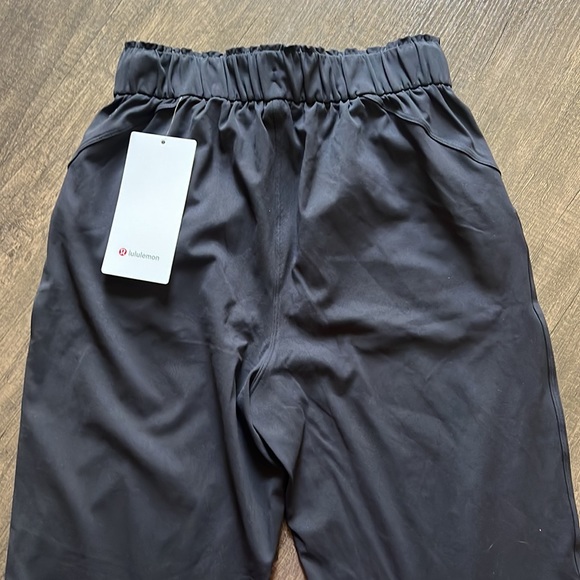 Lululemon stretch, high-rise jogger. Black - Picture 3 of 4